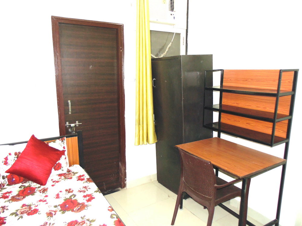 Single bed room in hostel